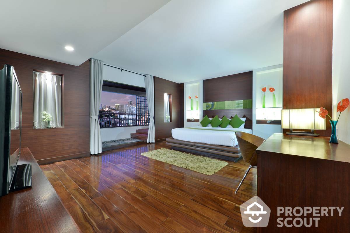 Large 1-BR Serviced Apt.
