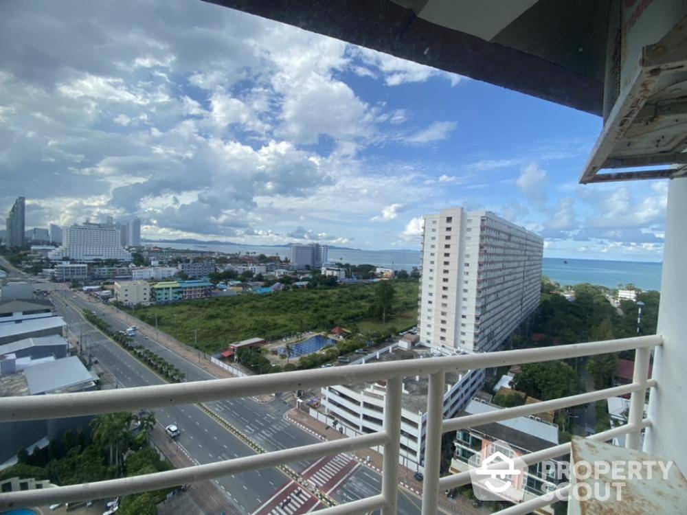 Spacious 1-BR Condo at Rim Jomtien Beach Condominium