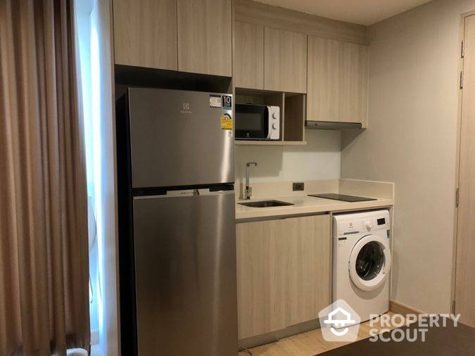 Amazing High Rise 1-BR Condo