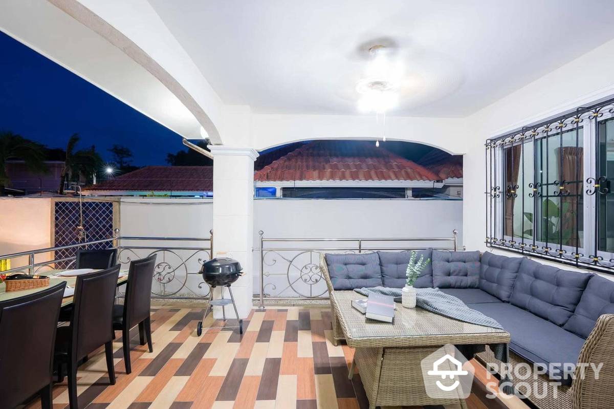 Large 3-BR Villa
