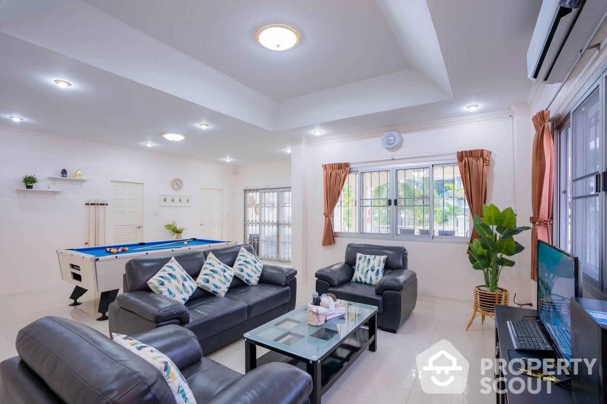 Large 3-BR Villa