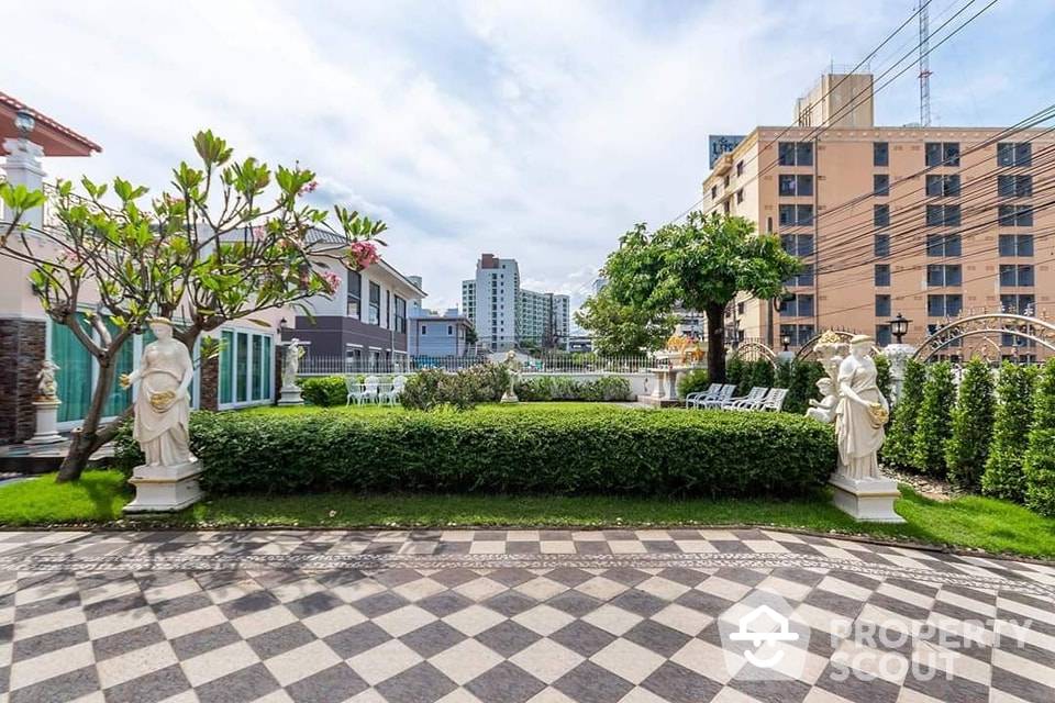 Large 4-BR House