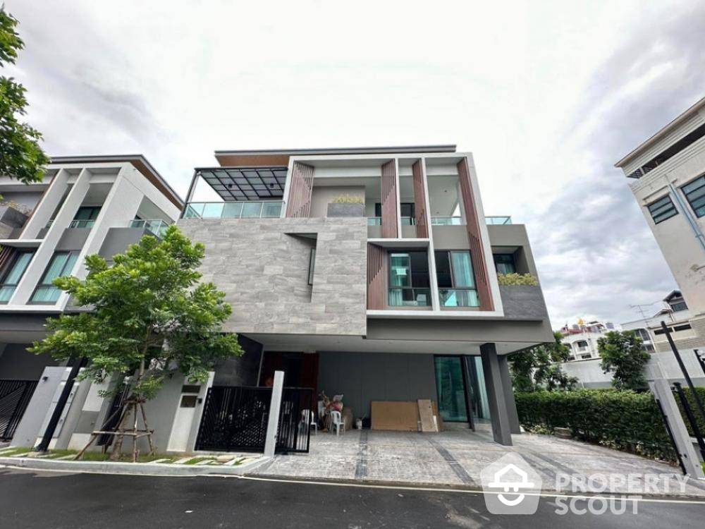 Modern 5-BR House at The Gentry Pattanakarn