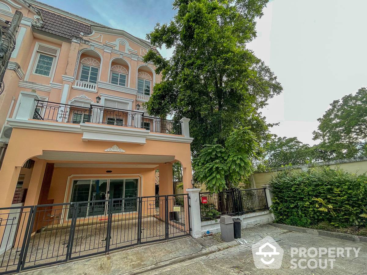 Large 3-BR Townhouse