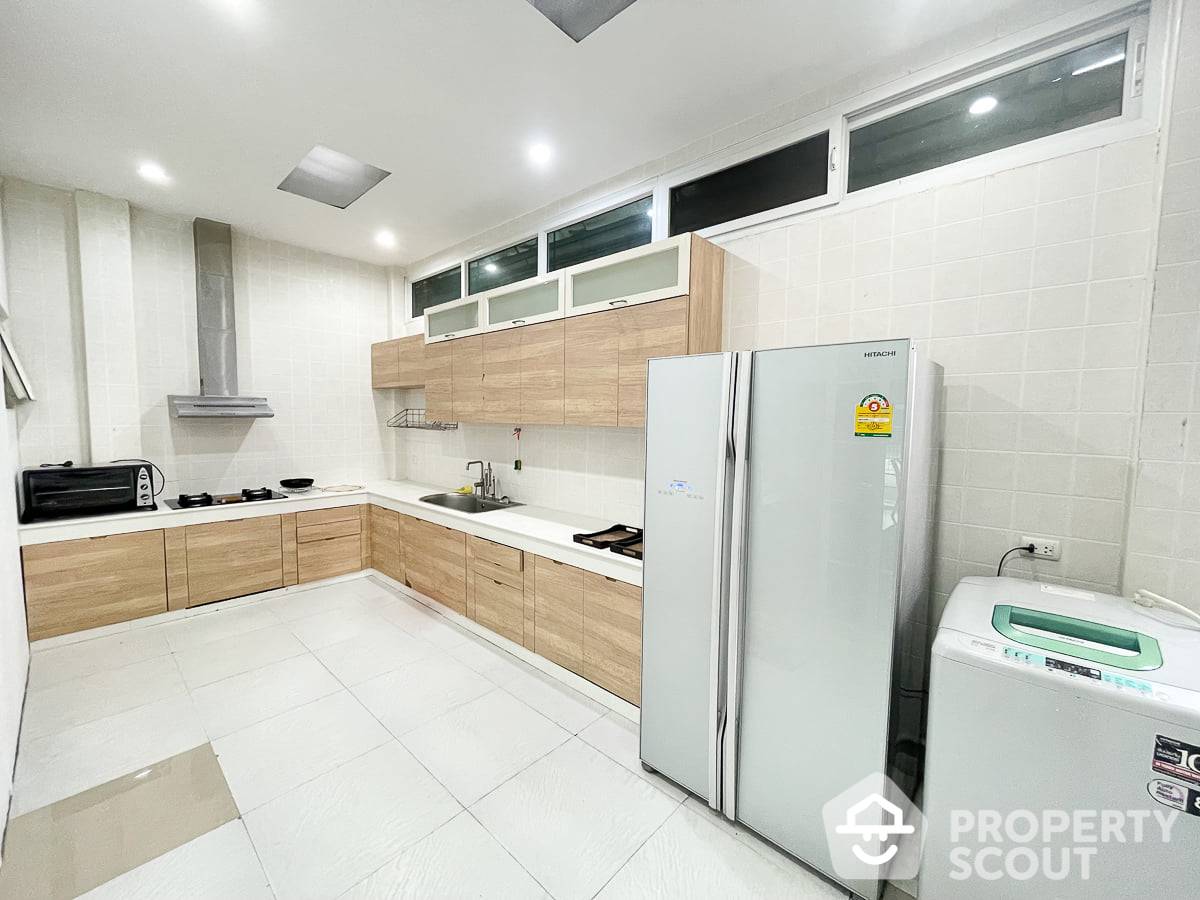 Large 3-BR Townhouse