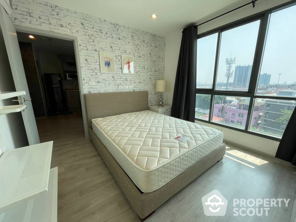 Modern 2-BR Condo at Ideo Mobi Charan Interchange