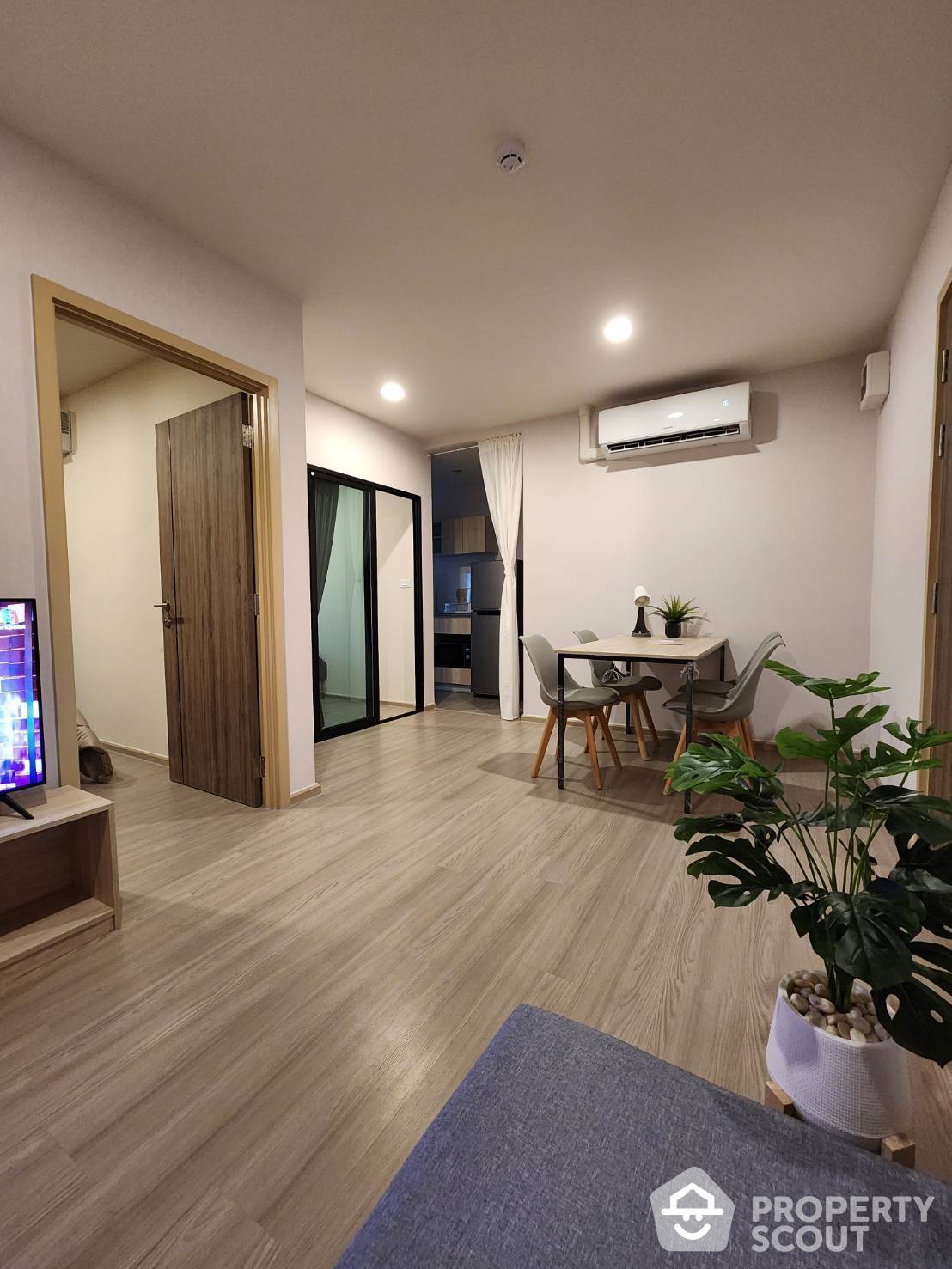 Contemporary 2-BR Condo at Condo Me Onnut - Rama 9