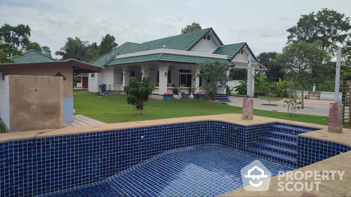 Spacious 3-BR Villa at Private House