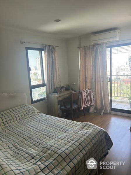 Spectacular High Rise 2-BR Condo