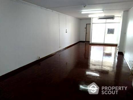 Modern Studio Condo at I.T.F. Silom Palace Condominium