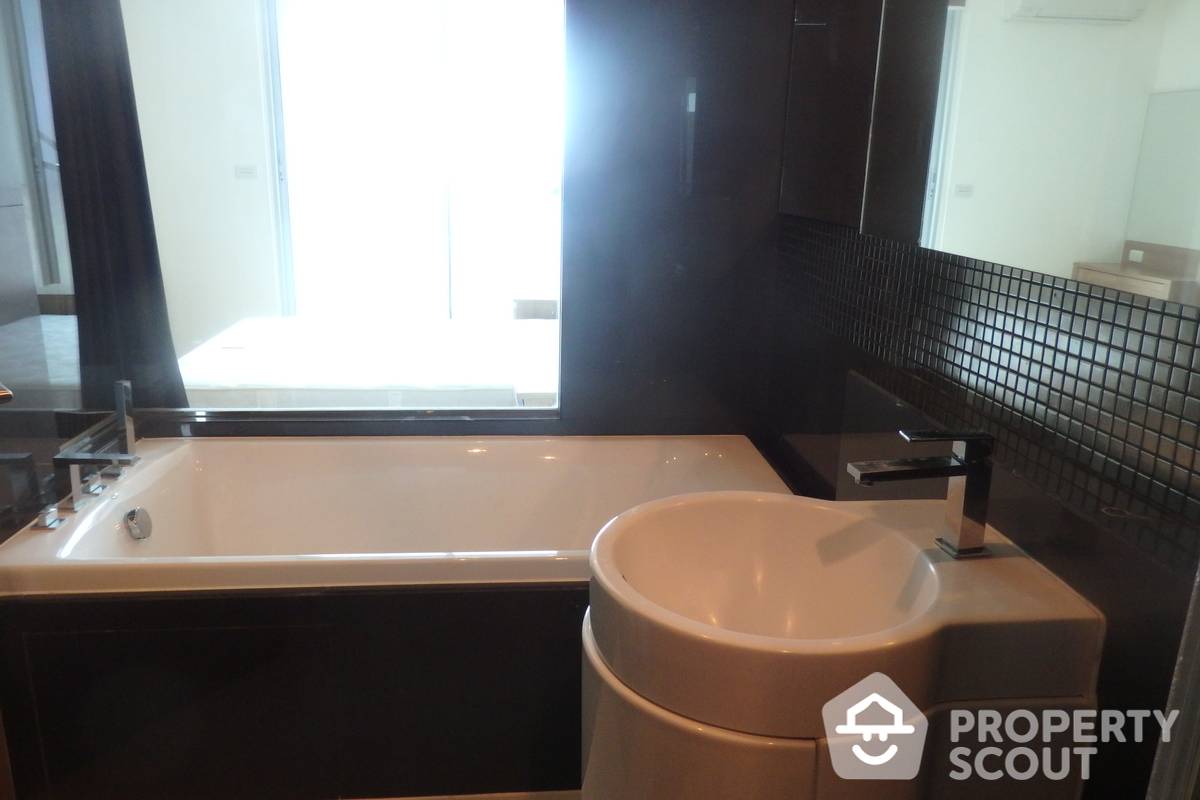 Amazing High Rise 1-BR Condo at Rhythm Sukhumvit 50