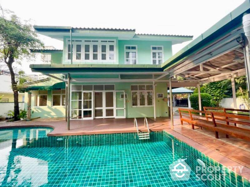 Large 5-BR House