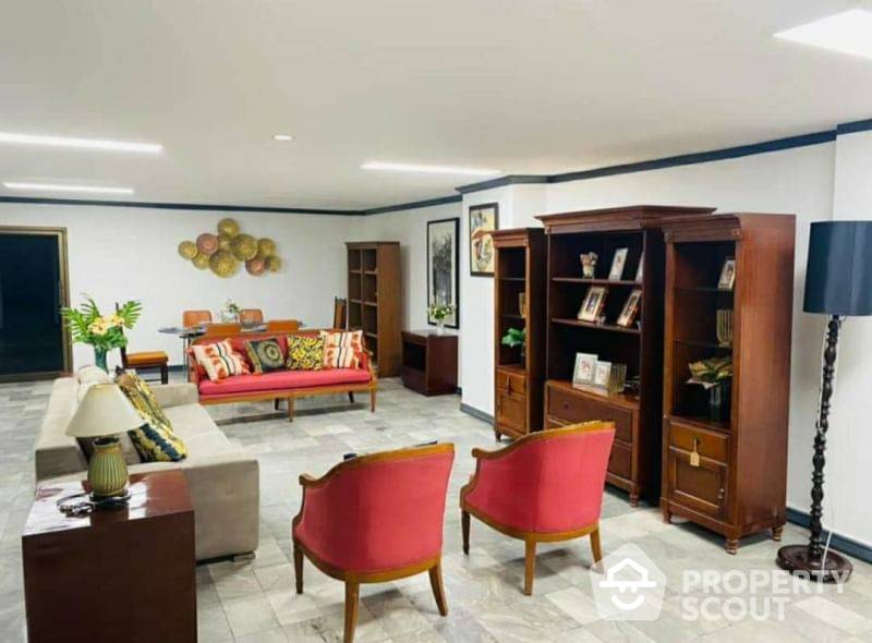 Large 4-BR Townhouse