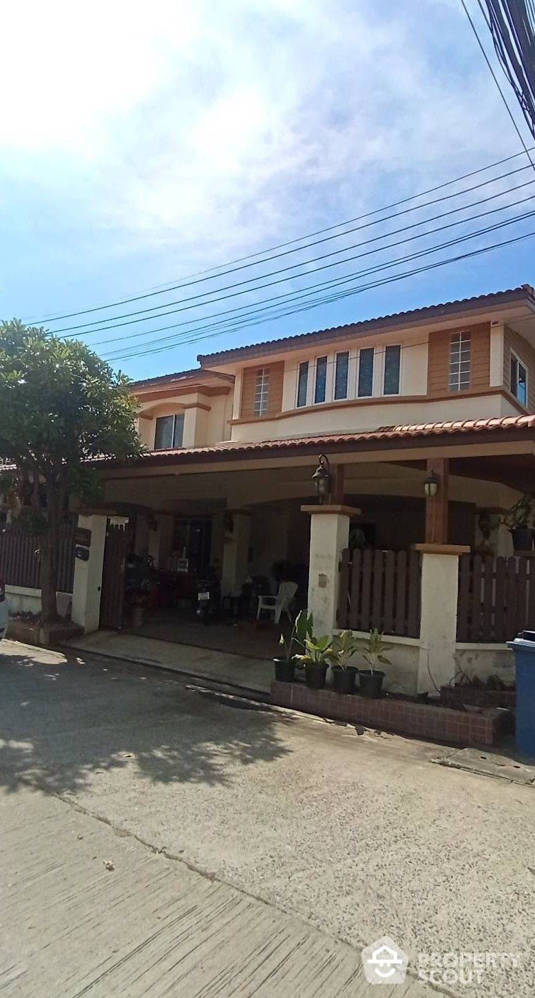 Spacious 5-BR House