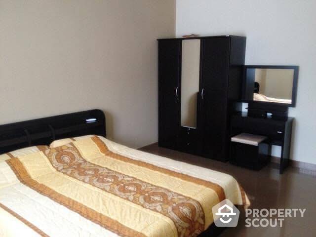 Large 3-BR Villa