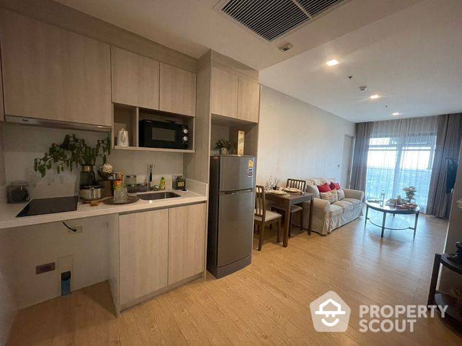 Spectacular High Rise 2-BR Condo
