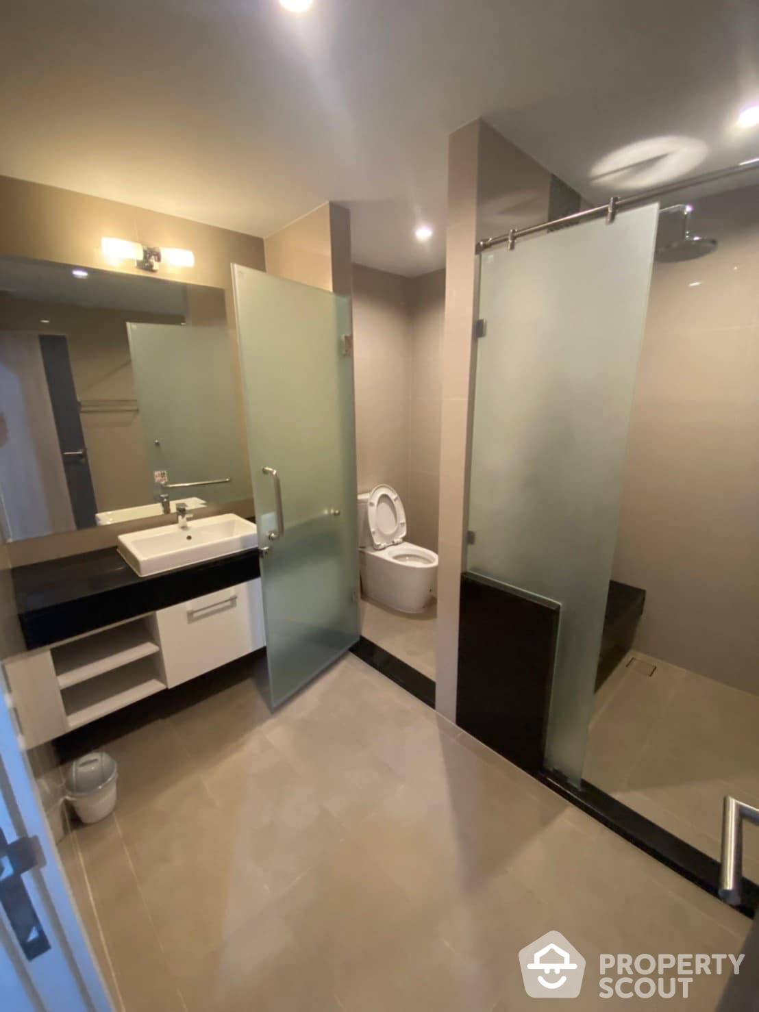 Wonderful High Rise 3-BR Condo at Supalai Elite Phayathai