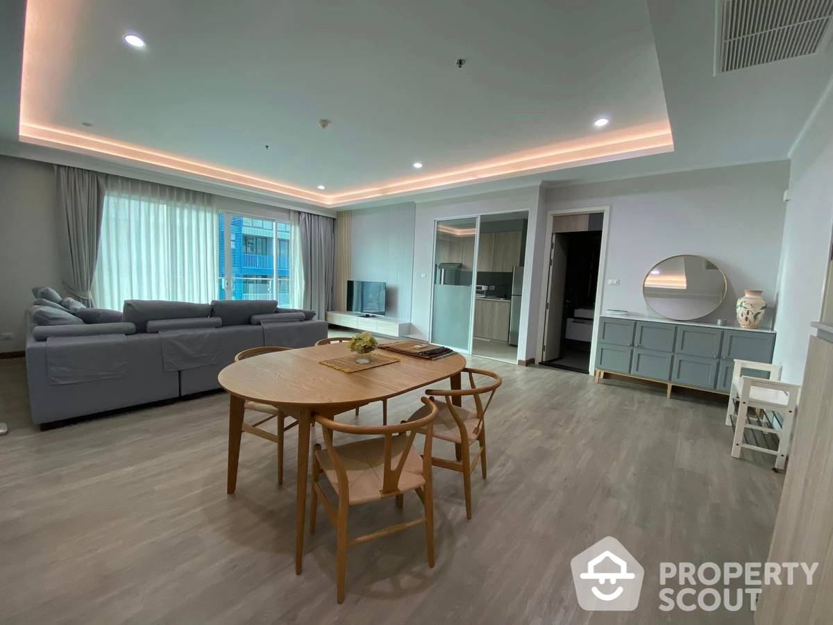 Wonderful High Rise 3-BR Condo at Supalai Elite Phayathai
