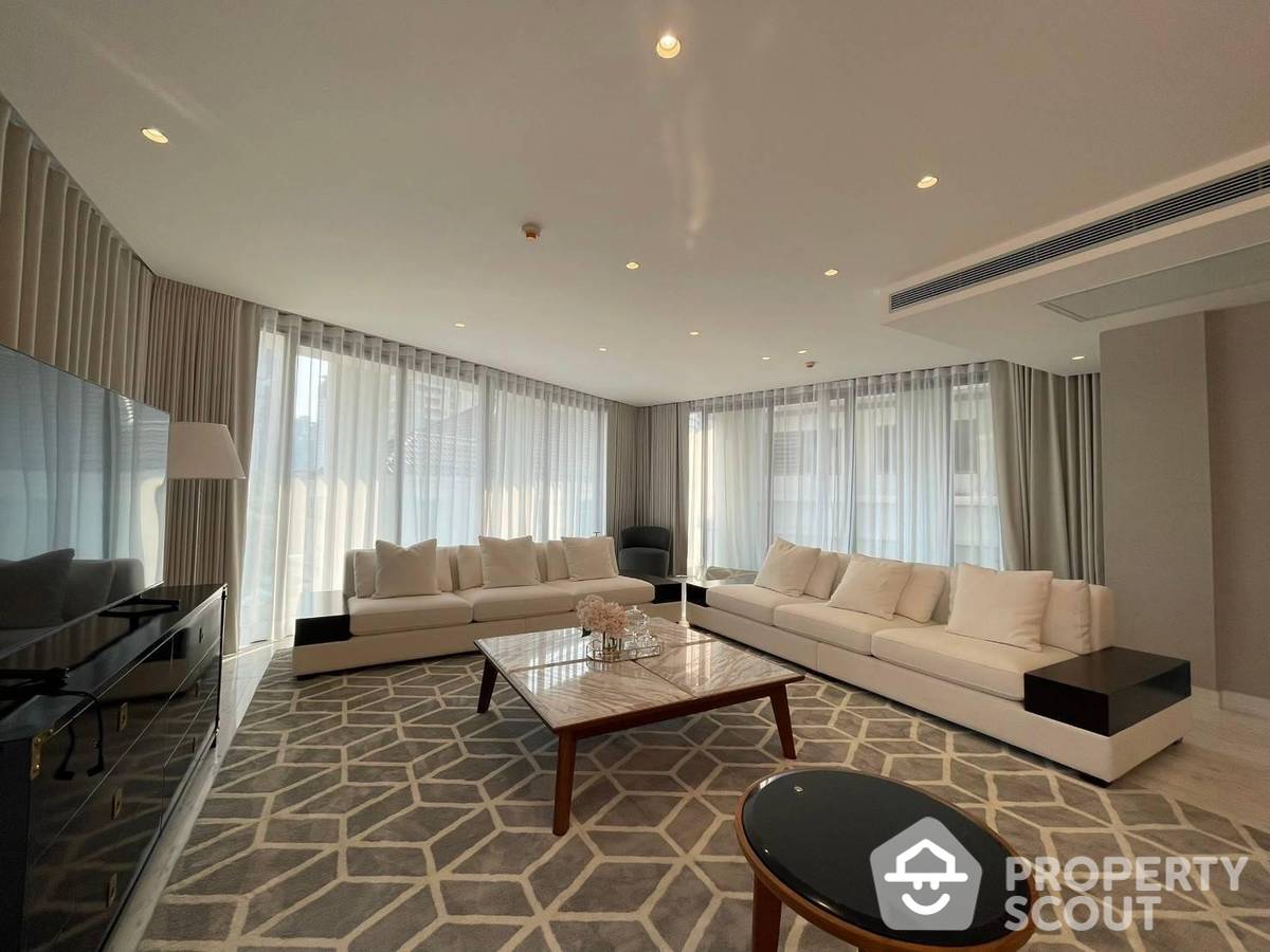 Large 3-BR Penthouse at La Citta