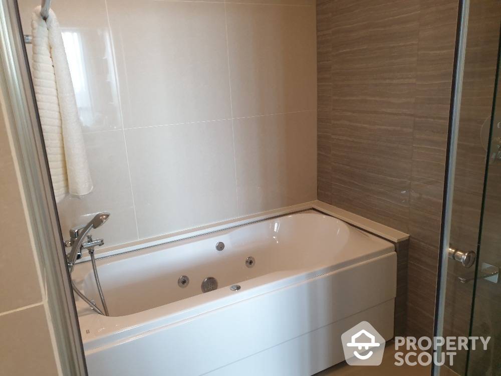 Modern 2-BR Condo at Knightsbridge The Ocean Sriracha