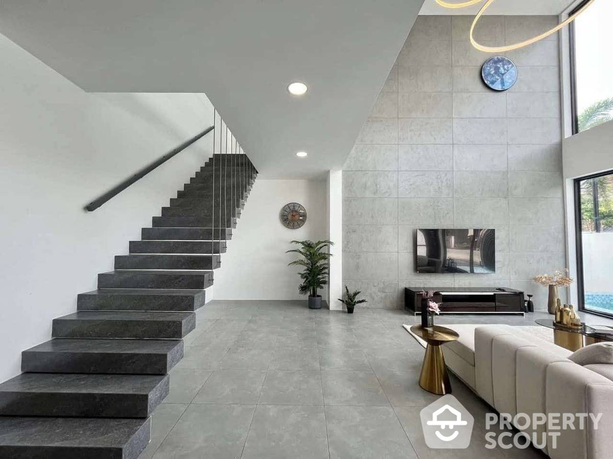 Large 5-BR House at Baan Pattaya 6