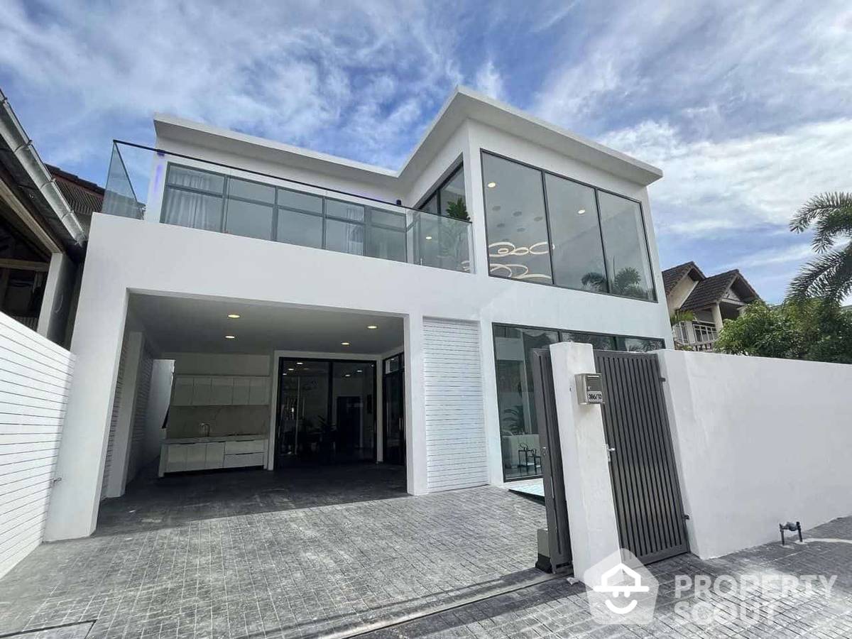 Large 5-BR House at Baan Pattaya 6