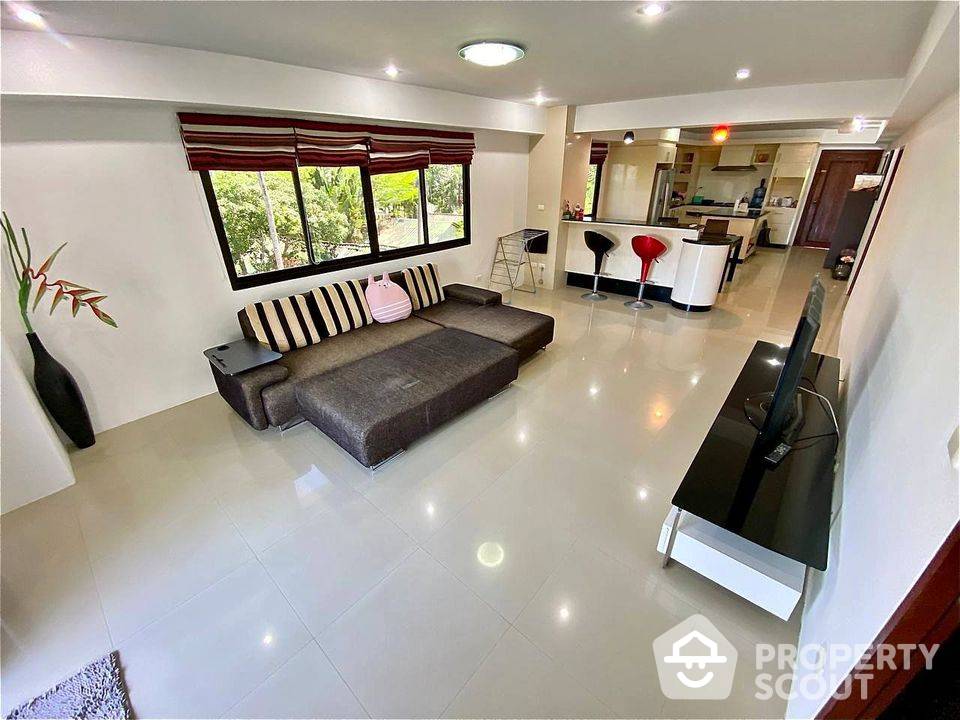 Spacious 2-BR Apt.