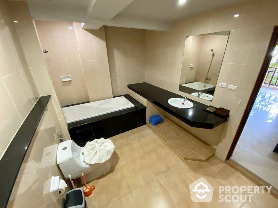 Spacious 2-BR Apt.