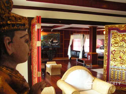 Spacious 2-BR Serviced Apt.