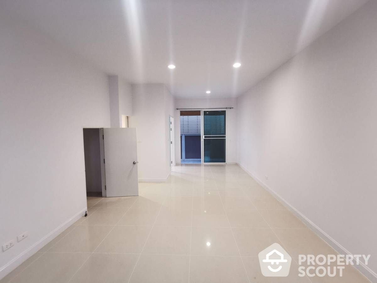 3-BR Condo at Baan Klang Muang S-Sense Srinakarin
