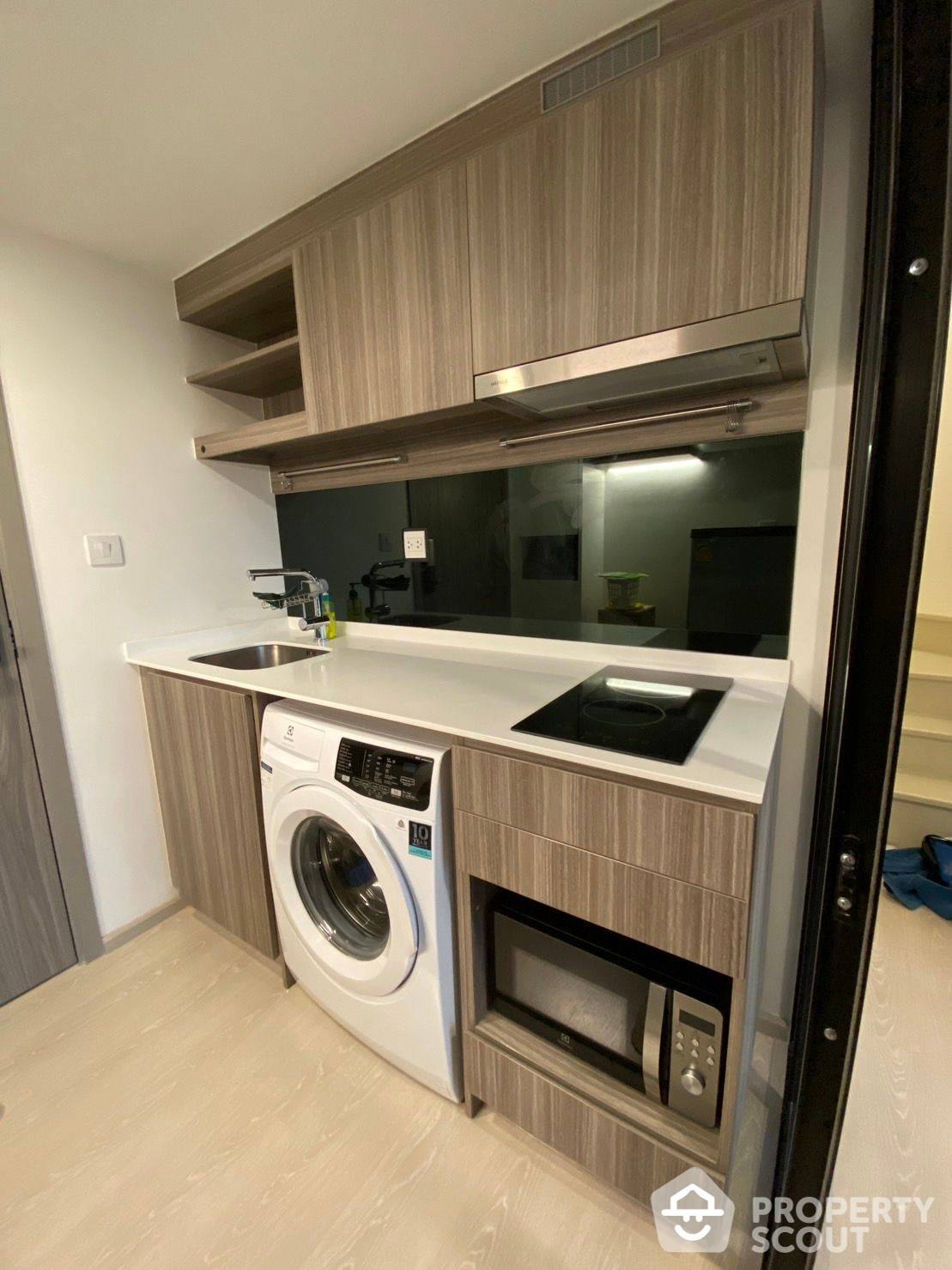 Contemporary 2-BR Duplex