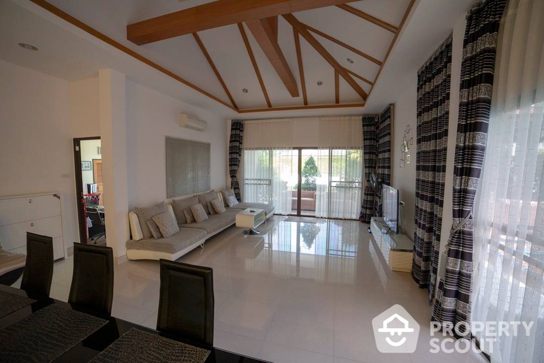 Spacious 3-BR Villa at Baan Dusit Pattaya Lake