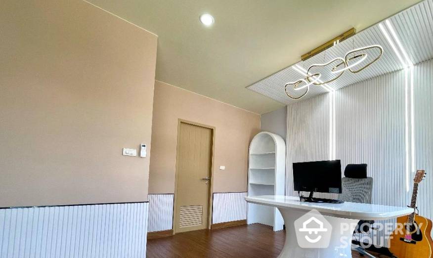 Large 2-BR Townhouse at Plume Watcharaphon-Ekkamai