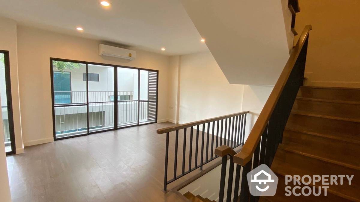Spacious 3-BR Townhouse