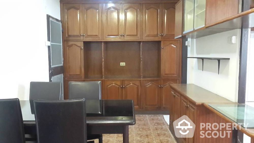 Large 2-BR House
