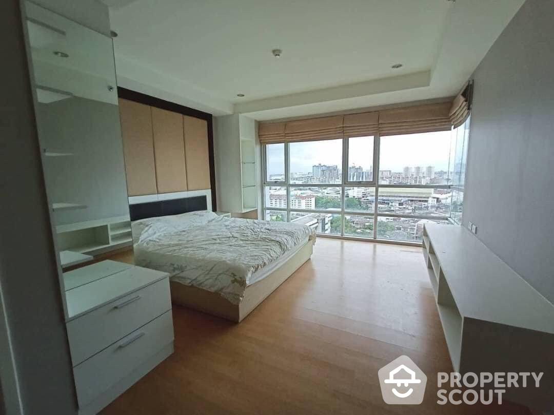 Spectacular High Rise 3-BR Duplex