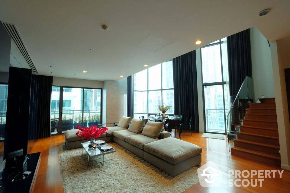 Large 3-BR Penthouse at Bright Sukhumvit 24 Condominium