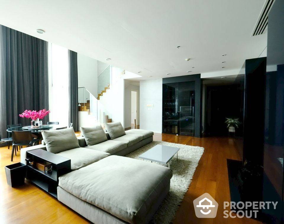 Large 3-BR Penthouse at Bright Sukhumvit 24 Condominium