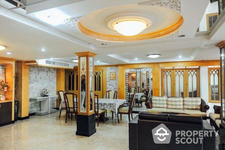 Large 6-BR House at House Of Sukumvit 26
