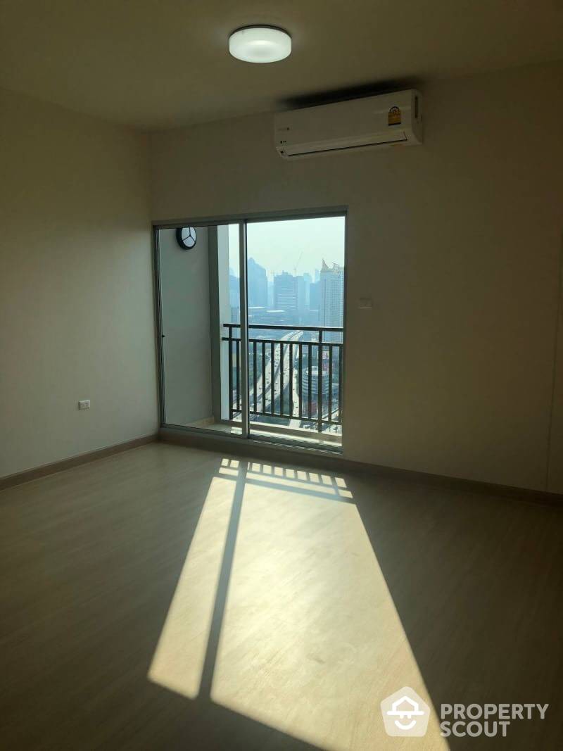 Wonderful High Rise 3-BR Condo at Supalai Veranda Rama 9
