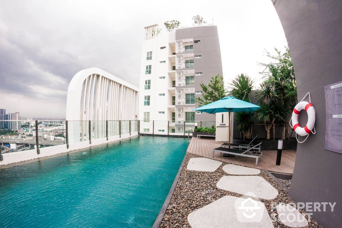 Spectacular High Rise 1-BR Condo at Aspire Sukhumvit 48