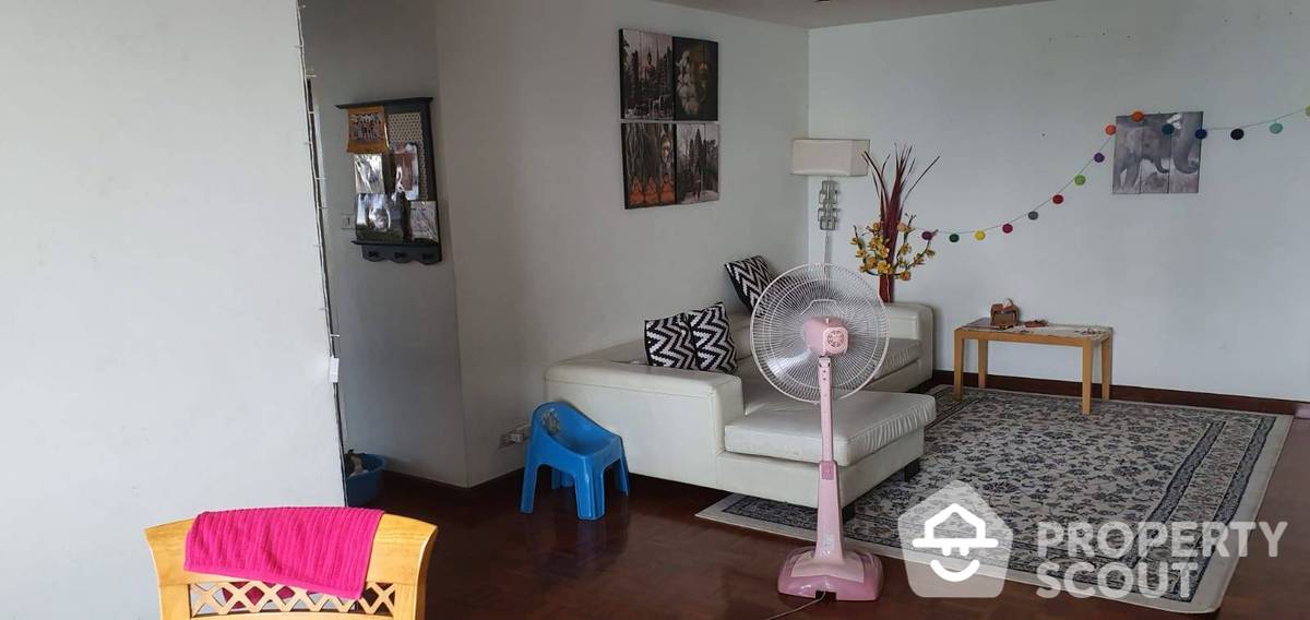 Wonderful High Rise 3-BR Condo at D.S. Tower 2
