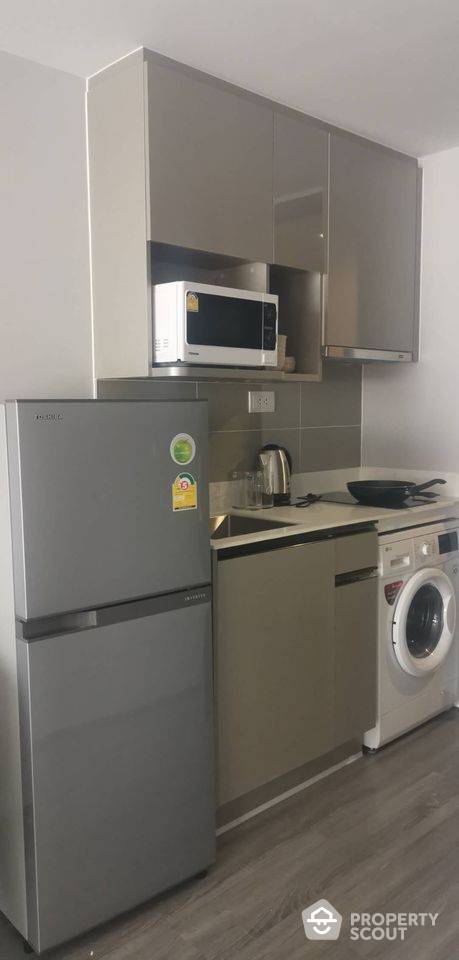 Modern 2-BR Condo at Ideo Mobi Sukhumvit 40