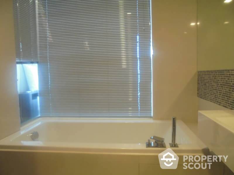 Spectacular High Rise 1-BR Condo at Rhythm Sukhumvit 44/1