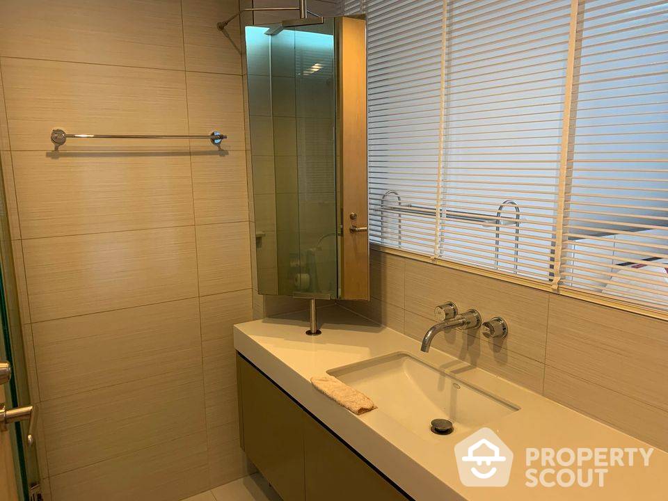 Spacious 1-BR Condo at Siri At Sukhumvit