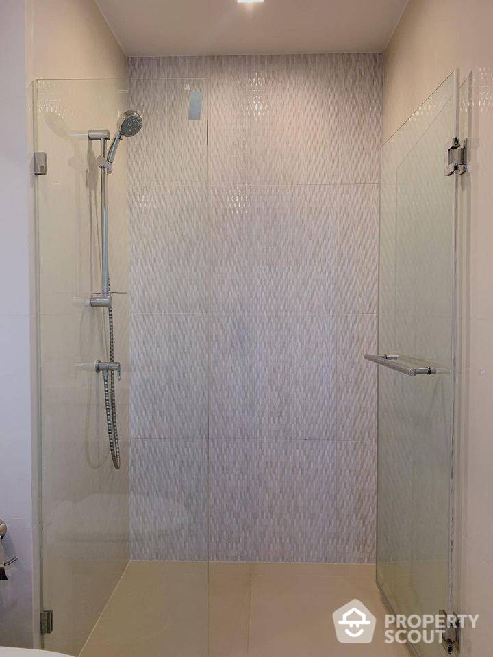 Modern 2-BR Condo at Life Sukhumvit 48
