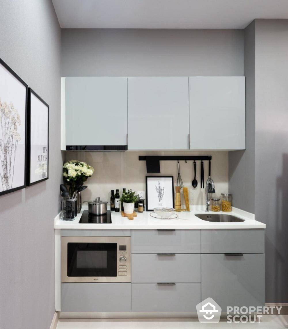 Amazing High Rise 1-BR Condo