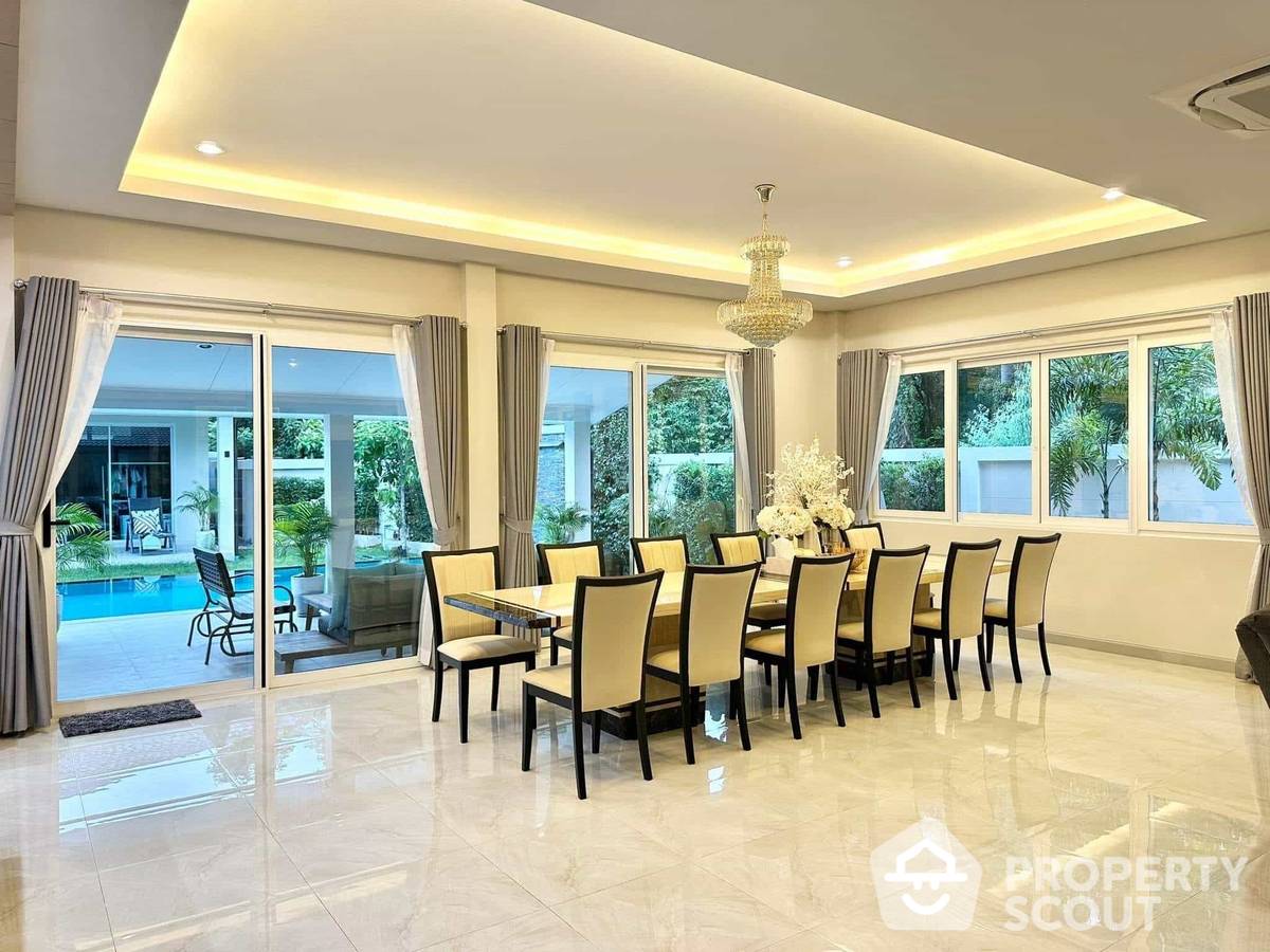 Spacious 6-BR Villa