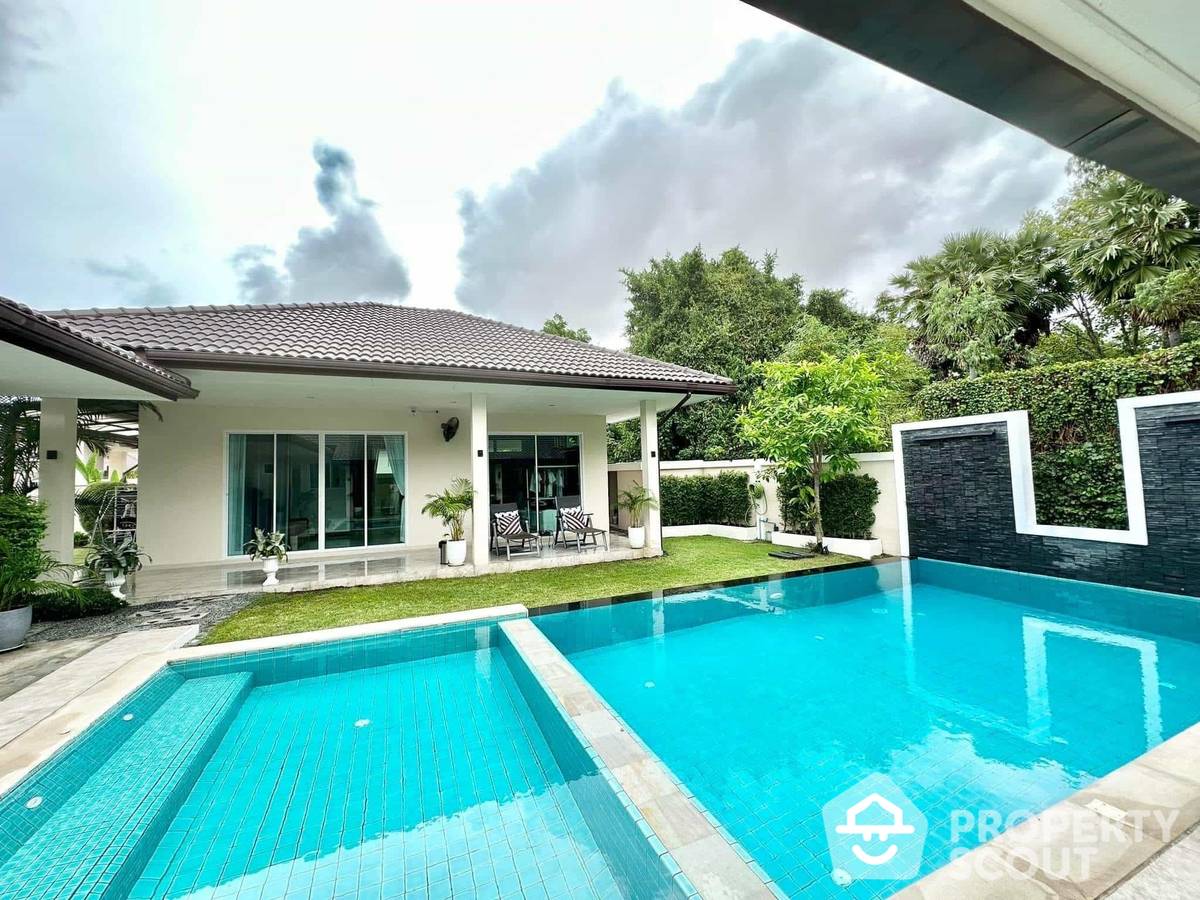 Spacious 6-BR Villa