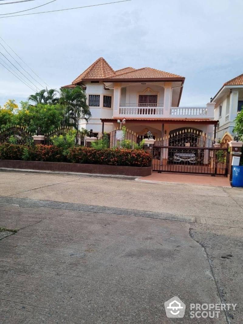 Spacious 4-BR Condo at Pattaya Klang